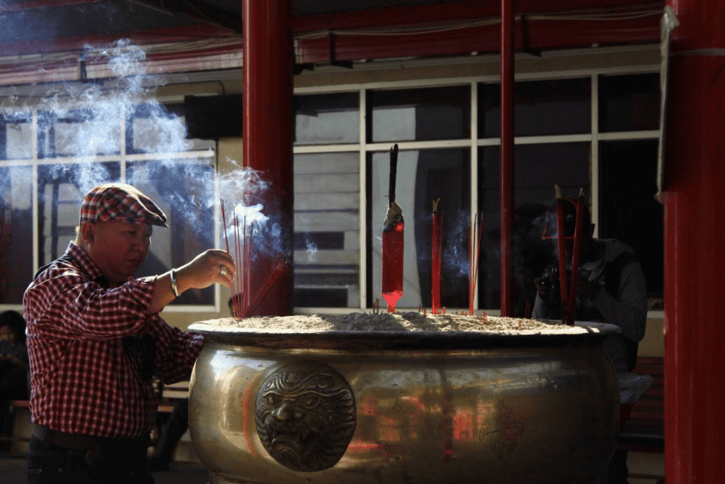 宗教儀式固然重要，但 PM10 的危害也是不可忽略的